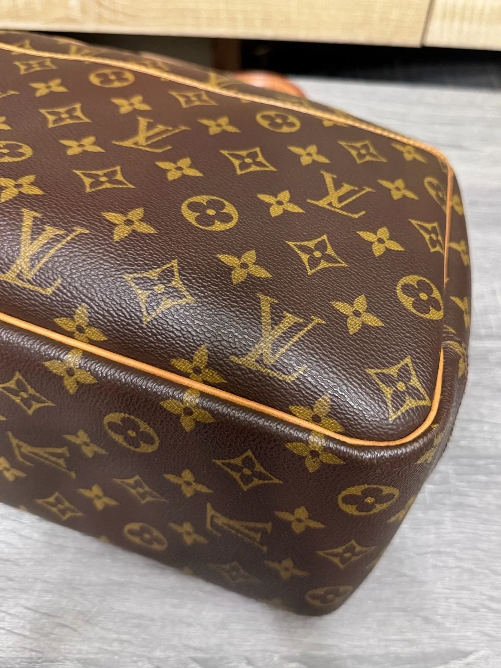 Louis Vuitton Vintage Deauville Monogram with COA